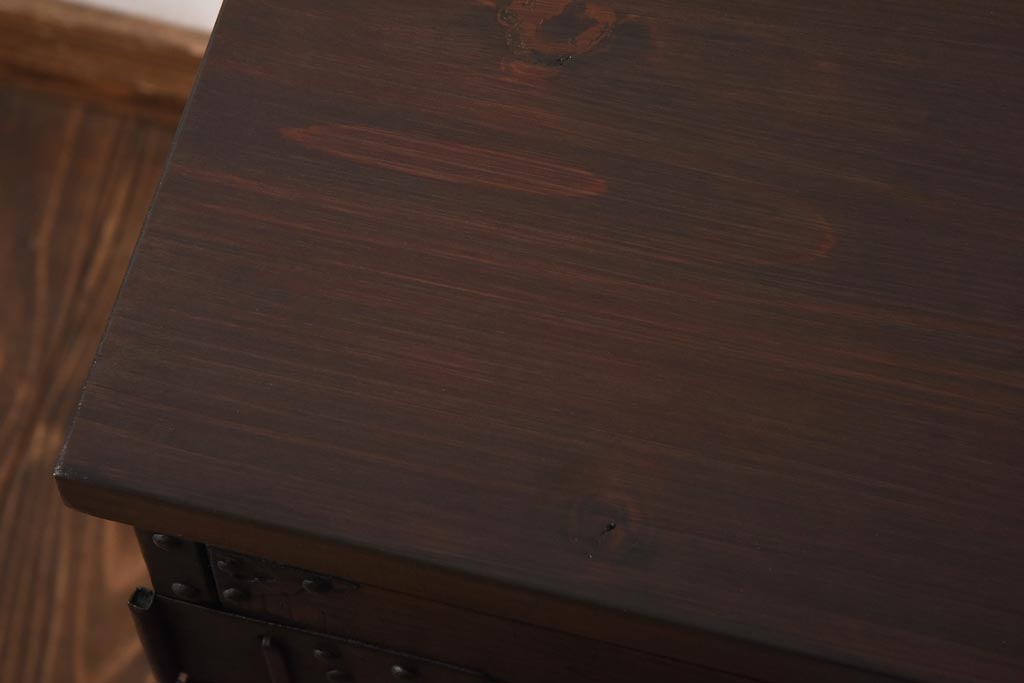 アンティーク家具　和製アンティーク　総桐材　無骨な金具が貫録を感じさせる観音開き戸のリメイクテレビボード(箪笥ローボード、リビングボード、桐箪笥、桐たんす)