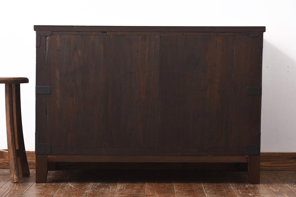 アンティーク家具　和製アンティーク　総桐材　無骨な金具が貫録を感じさせる観音開き戸のリメイクテレビボード(箪笥ローボード、リビングボード、桐箪笥、桐たんす)