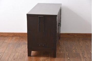 アンティーク家具　和製アンティーク　ヒノキ・桐材　無骨な金具が貫録を感じさせる観音開き戸のリメイクテレビボード(箪笥ローボード、リビングボード、桐箪笥、桐たんす)(1)