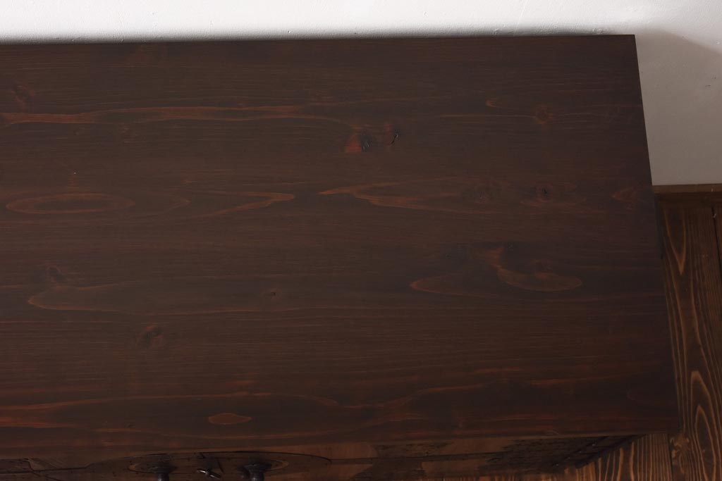 アンティーク家具　和製アンティーク　ヒノキ・桐材　無骨な金具が貫録を感じさせる観音開き戸のリメイクテレビボード(箪笥ローボード、リビングボード、桐箪笥、桐たんす)(1)