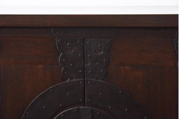 アンティーク家具　和製アンティーク　ヒノキ・桐材　無骨な金具が貫録を感じさせる観音開き戸のリメイクテレビボード(箪笥ローボード、リビングボード、桐箪笥、桐たんす)(1)