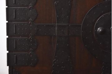 アンティーク家具　和製アンティーク　ヒノキ・桐材　無骨な金具が貫録を感じさせる観音開き戸のリメイクテレビボード(箪笥ローボード、リビングボード、桐箪笥、桐たんす)(1)