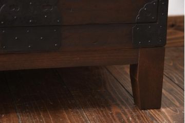 アンティーク家具　和製アンティーク　ヒノキ・桐材　無骨な金具が貫録を感じさせる観音開き戸のリメイクテレビボード(箪笥ローボード、リビングボード、桐箪笥、桐たんす)(1)