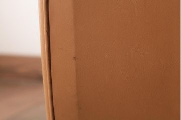 ヴィンテージ家具　フランスビンテージ　キャメル色がおしゃれなシングルソファ(1人掛けソファ)
