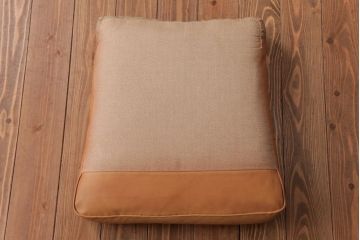 ヴィンテージ家具　フランスビンテージ　キャメル色がおしゃれなシングルソファ(1人掛けソファ)