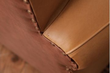 ヴィンテージ家具　フランスビンテージ　キャメル色がおしゃれなシングルソファ(1人掛けソファ)