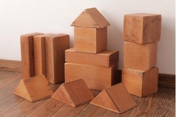 アンティーク雑貨　昭和レトロ　懐かしさ感じる大きな積み木セット【マルチ/13ヶ組】(飾り台、花台、ディスプレイ雑貨)