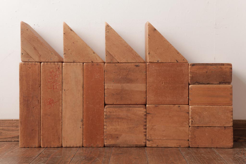 アンティーク雑貨　昭和レトロ　懐かしさ感じる大きな積み木セット【マルチ/16ヶ組】(飾り台、花台、ディスプレイ雑貨)