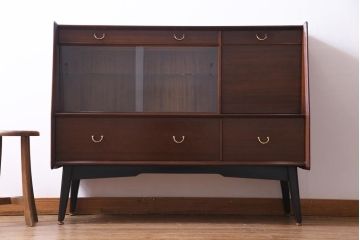 アンティーク家具　G-PLAN(ジープラン)　北欧スタイル　ガラス戸付きサイドボード(サイドキャビネット)