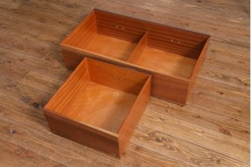 アンティーク家具　G-PLAN(ジープラン)　北欧スタイル　ガラス戸付きサイドボード(サイドキャビネット)