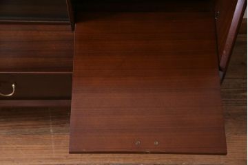 アンティーク家具　G-PLAN(ジープラン)　北欧スタイル　ガラス戸付きサイドボード(サイドキャビネット)