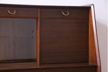 アンティーク家具　G-PLAN(ジープラン)　北欧スタイル　ガラス戸付きサイドボード(サイドキャビネット)