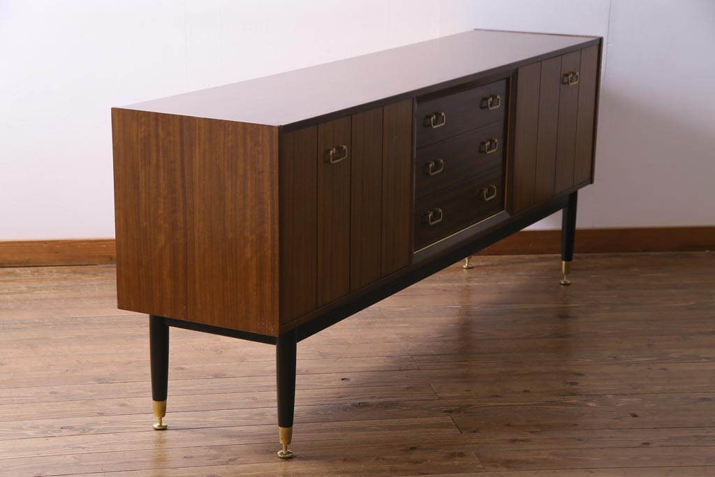 ヴィンテージ家具　北欧ビンテージ　G-PLAN(ジープラン)　BBシリーズ　シックモダンなサイドボード(リビングボード)(1)