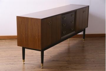 ヴィンテージ家具　北欧ビンテージ　G-PLAN(ジープラン)　BBシリーズ　シックモダンなサイドボード(リビングボード)(1)