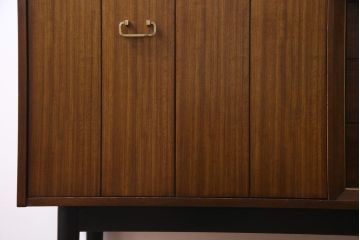 ヴィンテージ家具　北欧ビンテージ　G-PLAN(ジープラン)　BBシリーズ　シックモダンなサイドボード(リビングボード)(1)