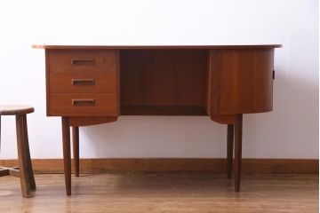 ビンテージ　北欧家具　チーク材　美しい木肌と柔らかなフォルムがお洒落なキドニーデスク(机、在宅ワーク、在宅用パートナーデスク、ヴィンテージ)