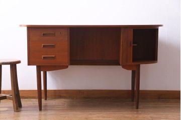 ビンテージ　北欧家具　チーク材　美しい木肌と柔らかなフォルムがお洒落なキドニーデスク(机、在宅ワーク、在宅用パートナーデスク、ヴィンテージ)