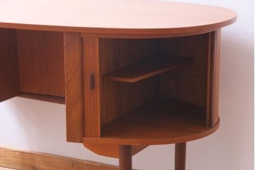 ビンテージ　北欧家具　チーク材　美しい木肌と柔らかなフォルムがお洒落なキドニーデスク(机、在宅ワーク、在宅用パートナーデスク、ヴィンテージ)