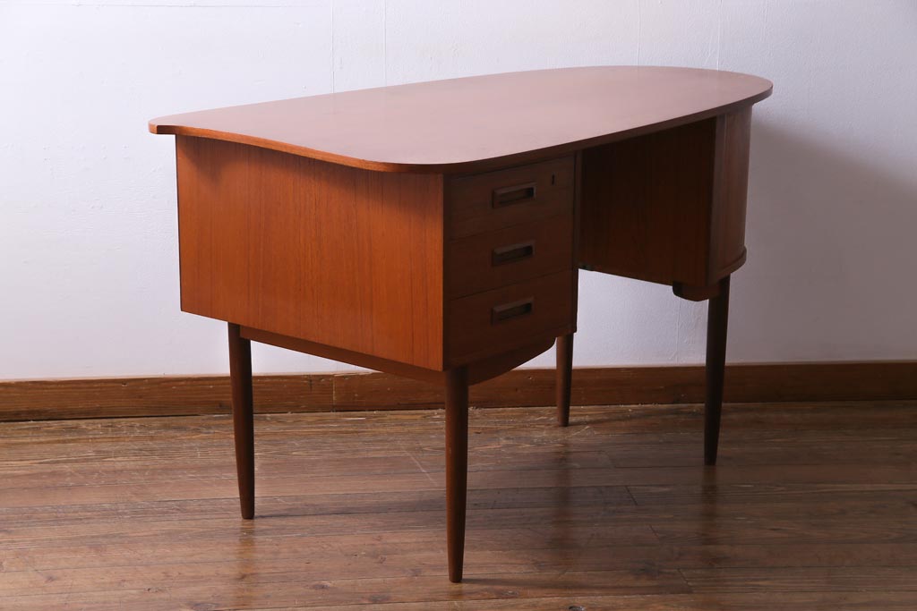 ビンテージ　北欧家具　チーク材　美しい木肌と柔らかなフォルムがお洒落なキドニーデスク(机、在宅ワーク、在宅用パートナーデスク、ヴィンテージ)