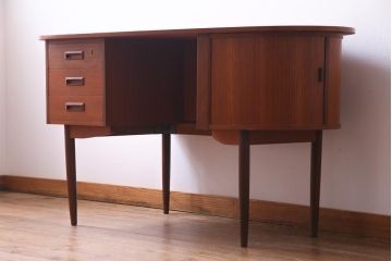 ビンテージ　北欧家具　チーク材　美しい木肌と柔らかなフォルムがお洒落なキドニーデスク(机、在宅ワーク、在宅用パートナーデスク、ヴィンテージ)