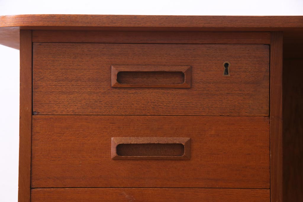 ビンテージ　北欧家具　チーク材　美しい木肌と柔らかなフォルムがお洒落なキドニーデスク(机、在宅ワーク、在宅用パートナーデスク、ヴィンテージ)