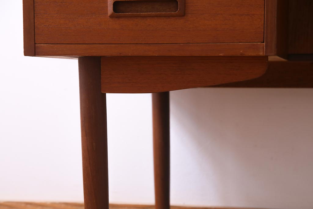 ビンテージ　北欧家具　チーク材　美しい木肌と柔らかなフォルムがお洒落なキドニーデスク(机、在宅ワーク、在宅用パートナーデスク、ヴィンテージ)