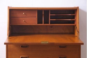 ヴィンテージ家具　北欧ビンテージ　チーク材　細身の脚がおしゃれなライティングビューロー(簿記机、在宅ワーク、在宅用デスク)