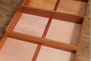 ヴィンテージ家具　北欧ビンテージ　チーク材　細身の脚がおしゃれなライティングビューロー(簿記机、在宅ワーク、在宅用デスク)