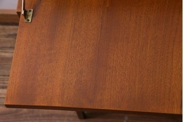 ヴィンテージ家具　北欧ビンテージ　チーク材　細身の脚がおしゃれなライティングビューロー(簿記机、在宅ワーク、在宅用デスク)