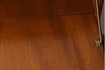 ヴィンテージ家具　北欧ビンテージ　チーク材　細身の脚がおしゃれなライティングビューロー(簿記机、在宅ワーク、在宅用デスク)