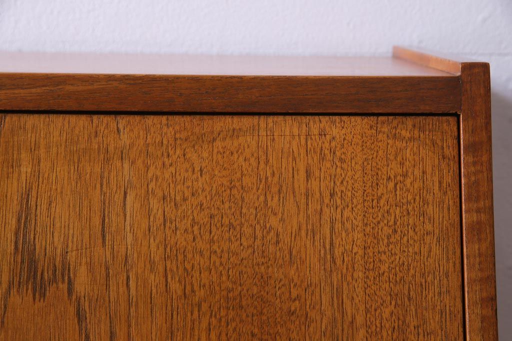 ヴィンテージ家具　北欧ビンテージ　チーク材　細身の脚がおしゃれなライティングビューロー(簿記机、在宅ワーク、在宅用デスク)