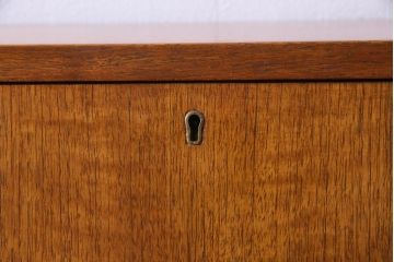 ヴィンテージ家具　北欧ビンテージ　チーク材　細身の脚がおしゃれなライティングビューロー(簿記机、在宅ワーク、在宅用デスク)