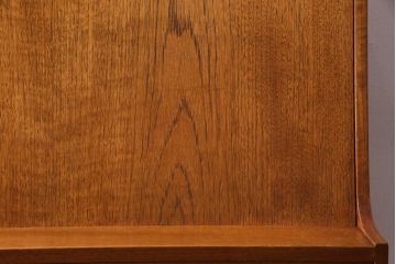 ヴィンテージ家具　北欧ビンテージ　チーク材　細身の脚がおしゃれなライティングビューロー(簿記机、在宅ワーク、在宅用デスク)