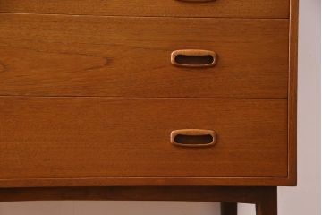 ヴィンテージ家具　北欧ビンテージ　チーク材　細身の脚がおしゃれなライティングビューロー(簿記机、在宅ワーク、在宅用デスク)