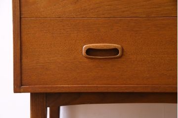 ヴィンテージ家具　北欧ビンテージ　チーク材　細身の脚がおしゃれなライティングビューロー(簿記机、在宅ワーク、在宅用デスク)