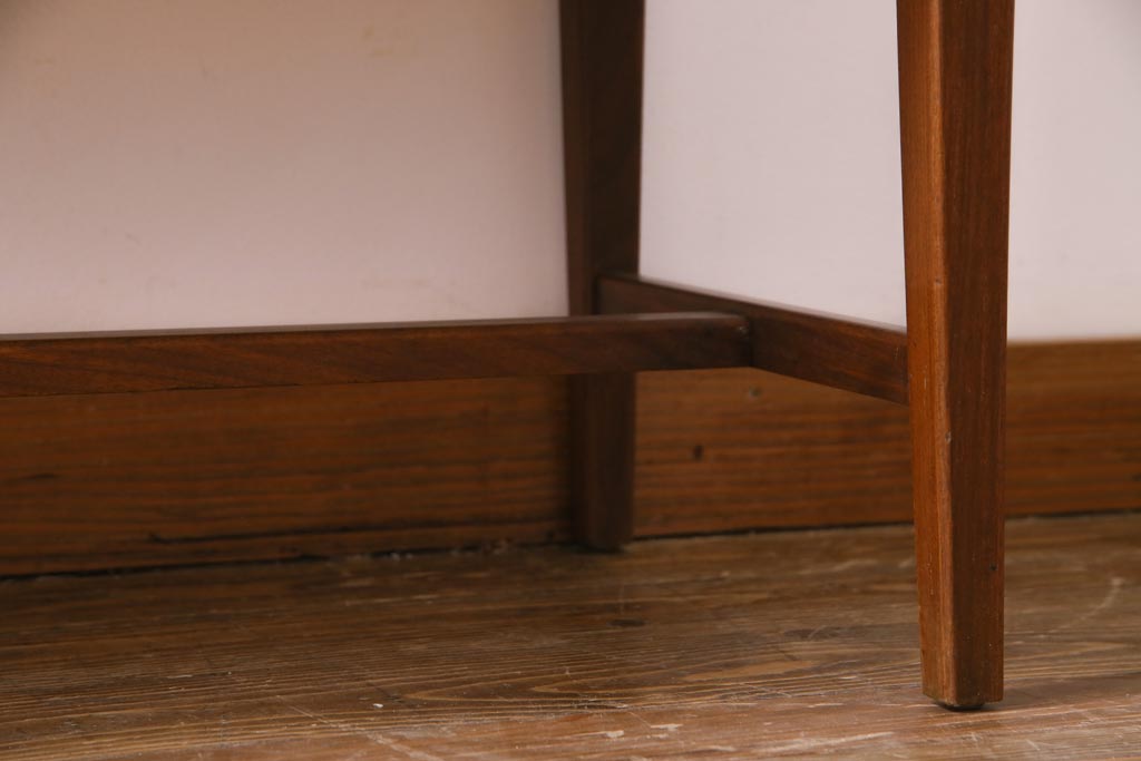 ヴィンテージ家具　北欧ビンテージ　チーク材　細身の脚がおしゃれなライティングビューロー(簿記机、在宅ワーク、在宅用デスク)