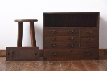 アンティーク家具　和製アンティーク　総桐材　凝った作りの銅金具が趣き深い小箪笥(小引き出し、収納棚、戸棚、桐箪笥、桐たんす)