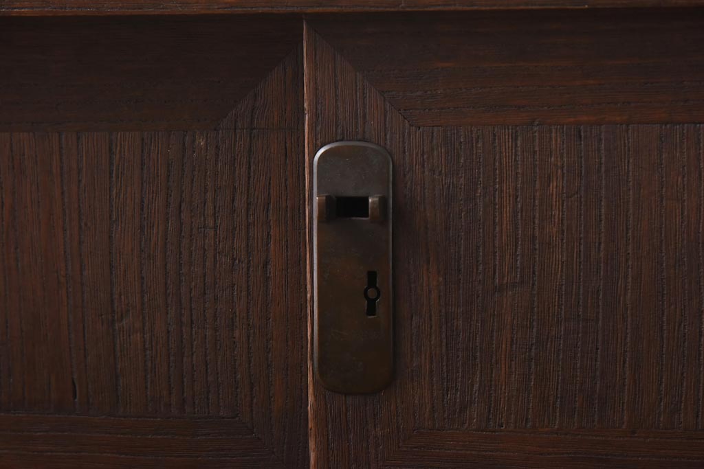 アンティーク家具　和製アンティーク　総桐材　凝った作りの銅金具が趣き深い小箪笥(小引き出し、収納棚、戸棚、桐箪笥、桐たんす)