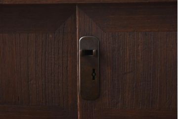 アンティーク家具　和製アンティーク　総桐材　凝った作りの銅金具が趣き深い小箪笥(小引き出し、収納棚、戸棚、桐箪笥、桐たんす)