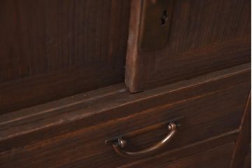 アンティーク家具　和製アンティーク　総桐材　凝った作りの銅金具が趣き深い小箪笥(小引き出し、収納棚、戸棚、桐箪笥、桐たんす)
