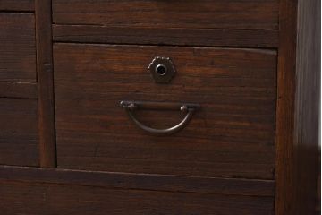 アンティーク家具　和製アンティーク　総桐材　凝った作りの銅金具が趣き深い小箪笥(小引き出し、収納棚、戸棚、桐箪笥、桐たんす)