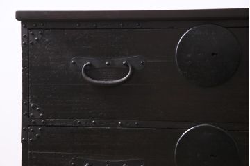 アンティーク家具　リメイク　暗く渋さのある色合いが魅力的な箪笥リビングボード(チェスト、引き出し)