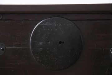 アンティーク家具　リメイク　暗く渋さのある色合いが魅力的な箪笥リビングボード(チェスト、引き出し)