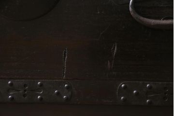 アンティーク家具　リメイク　暗く渋さのある色合いが魅力的な箪笥リビングボード(チェスト、引き出し)