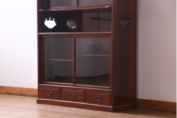 アンティーク家具　和製アンティーク　三方ケヤキ材　上手物!　丁寧な作りが美しい漆塗りの茶箪笥(茶棚、飾り棚)