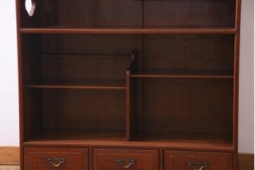 アンティーク家具　和製アンティーク　三方ケヤキ材　上手物!　丁寧な作りが美しい漆塗りの茶箪笥(茶棚、飾り棚)