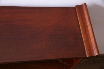アンティーク家具　和製アンティーク　三方ケヤキ材　上手物!　丁寧な作りが美しい漆塗りの茶箪笥(茶棚、飾り棚)