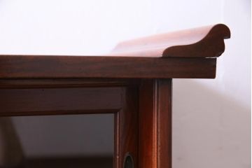 アンティーク家具　和製アンティーク　三方ケヤキ材　上手物!　丁寧な作りが美しい漆塗りの茶箪笥(茶棚、飾り棚)