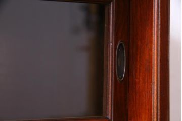 アンティーク家具　和製アンティーク　三方ケヤキ材　上手物!　丁寧な作りが美しい漆塗りの茶箪笥(茶棚、飾り棚)
