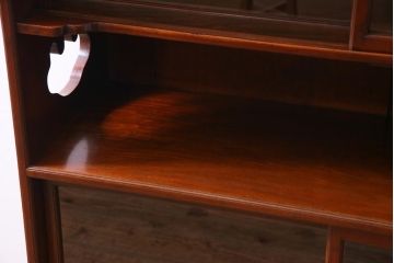 アンティーク家具　和製アンティーク　三方ケヤキ材　上手物!　丁寧な作りが美しい漆塗りの茶箪笥(茶棚、飾り棚)